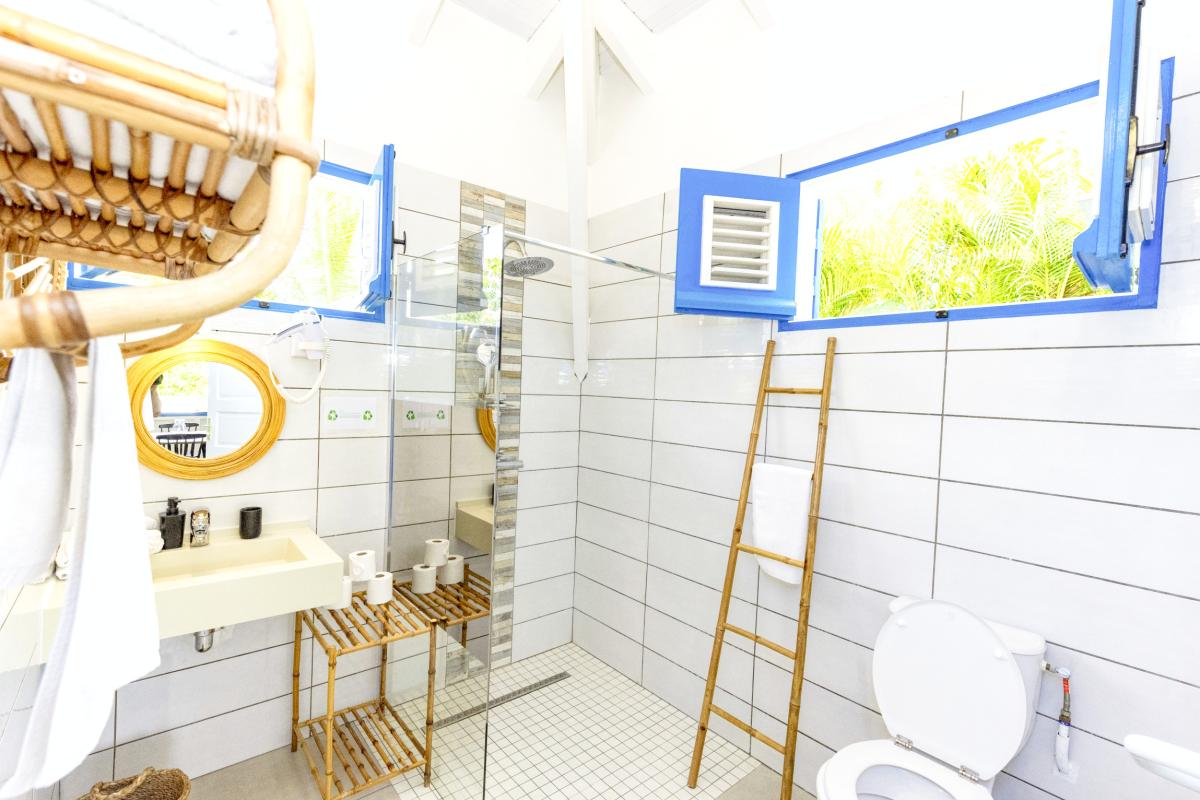 19.Location villa piscine Marie Galante Guadeloupe_Salle de douche
